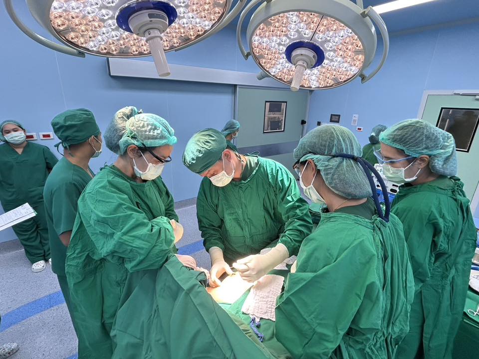 โครงการสอนและสาธิต (Coaching) การผ่าตัดเต้านมแบบสงวนเต้านม (Breast Conserving Surgery: BCS) และการผ่าตัดสร้างเสริมเต้านม (Breast Reconstruction) ประจำ...