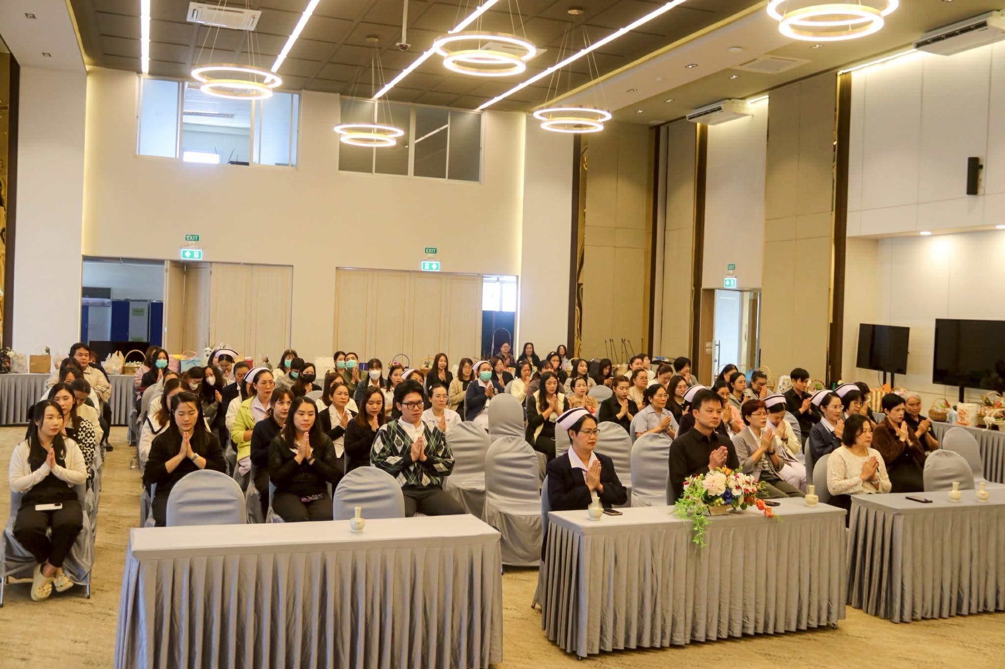 ร่วมทำบุญตักบาตรข้าวสารอาหารแห้ง แด่พระสงฆ์จำนวน 5 รูป เพื่อความเป็นสิริมงคลเนื่องในวาระดิถีขึ้นปีใหม่ พ.ศ. 2569 ในวันที่ 6 มกราคม 2569