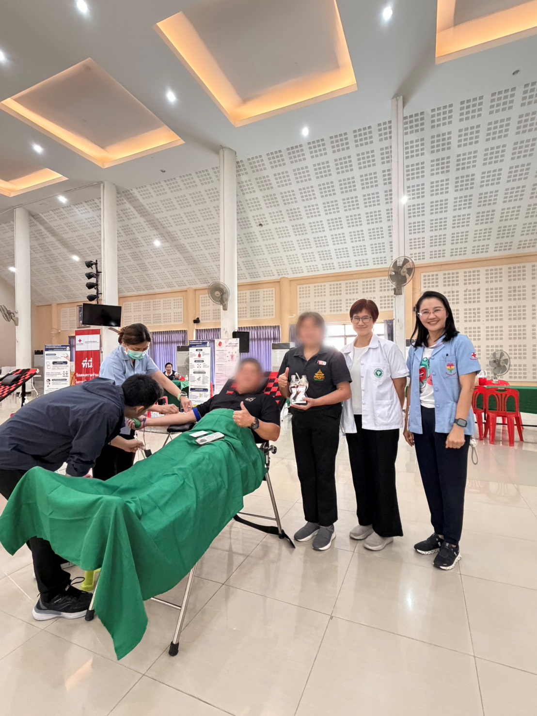 ออกหน่วยเคลื่อนที่เพื่อรับบริจาคโลหิต ณ มหาวิทยาลัยราชมงคลล้านนา ลำปาง โดยมีคณะอาจารย์ บุคลากรและนักศึกษา เข้าร่วมกิจกรรมการบริจาคโลหิตให้กับผู้ป่วย