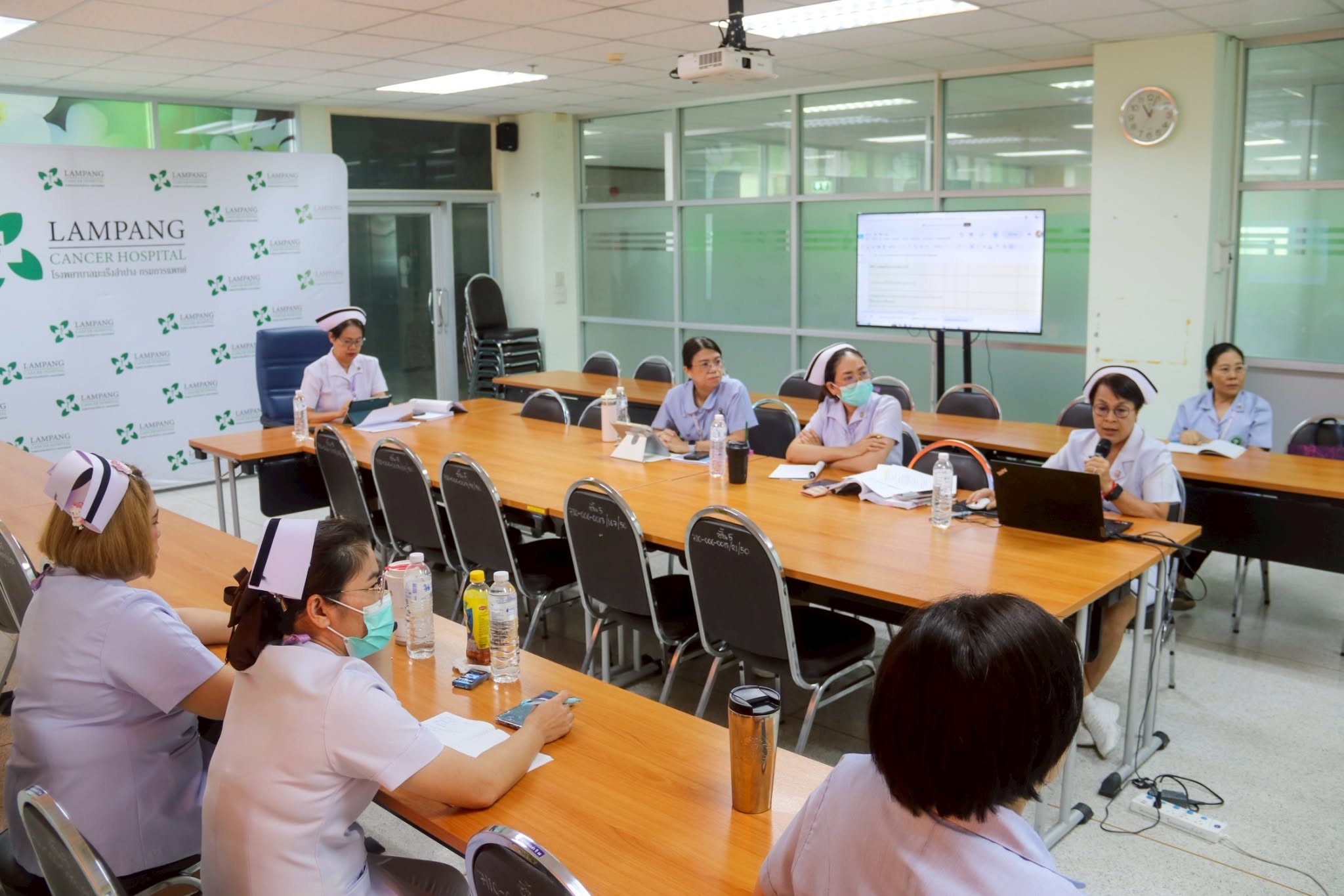 การประชุมครั้งนี้มีวัตถุประสงค์เพื่อพัฒนาความรู้ ความเข้าใจของบุคลากรพยาบาล เกี่ยวกับแนวทางการเตรียมความพร้อมในการประเมินคุณภาพการพยาบาลและฝึกปฏิบัติก...